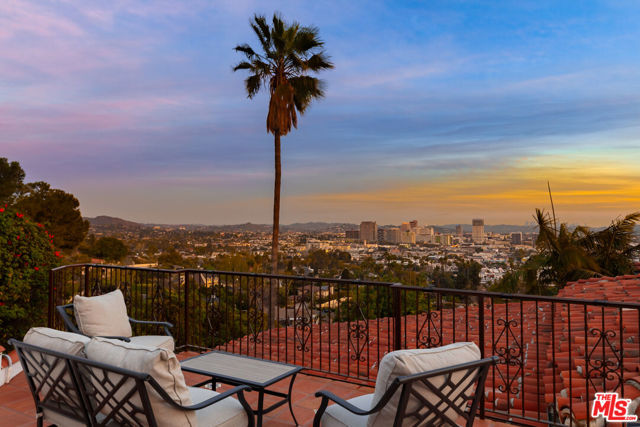 330 Kempton Road, Glendale CA: https://media.crmls.org/mediaz/91e5d95b-dd55-43b6-83f8-dd29121d4786.jpg