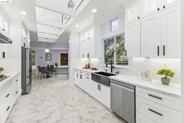 Image 3 of 30 For 64 Valencia Rd