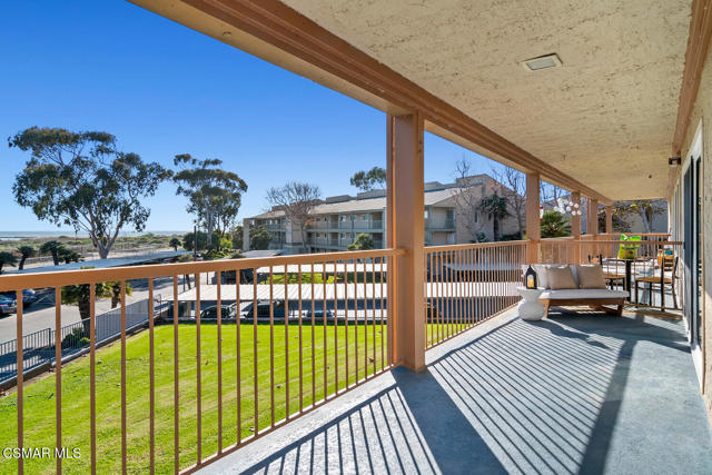 916 Lighthouse Way, Port Hueneme CA: https://media.crmls.org/mediaz/91e62e55-6e4a-4e10-b9a7-d311d34f9b6a.jpg