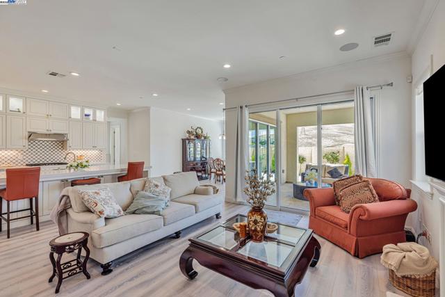 258 Goldfield Pl, San Ramon CA: https://media.crmls.org/mediaz/91e6a2f9-0873-4d76-bbc1-509128874cae.jpg