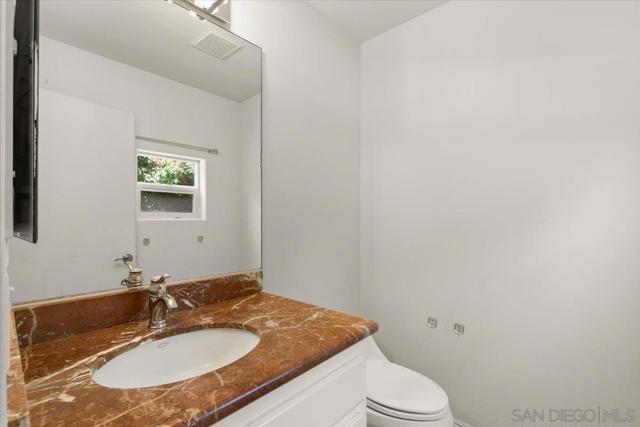 2342 CARIOCA PL, Vista CA: https://media.crmls.org/mediaz/91e72df3-8df4-453d-a5d4-297af7775e99.jpg