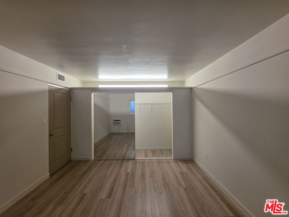 https://media.crmls.org/mediaz/91e74bea-ad0f-44d7-bd1f-4f5ae822b8c2.jpg?preset=X-Large