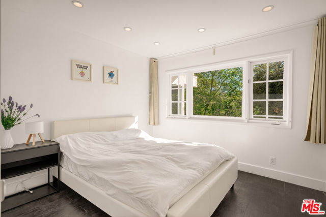 2388 Kimridge Road photo 29