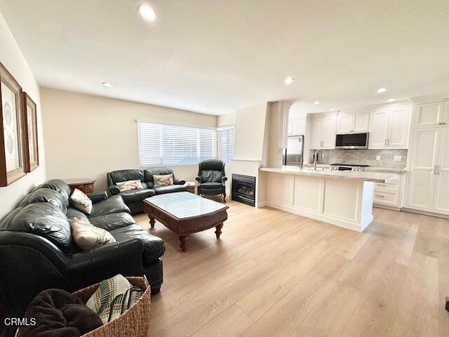 Detail Gallery Image 4 of 22 For 3725 Sunset Ln, Oxnard,  CA 93035 - 3 Beds | 2 Baths