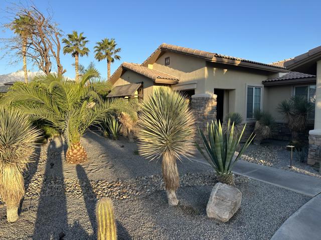 145 Via Solaro, Rancho Mirage CA: https://media.crmls.org/mediaz/91e7f7fc-915b-41b8-8498-88225377497f.jpg