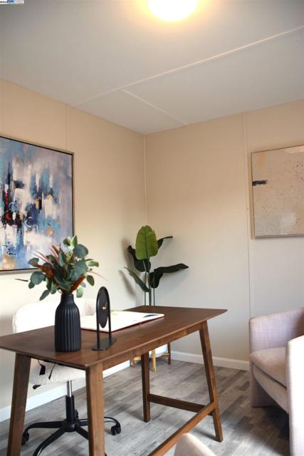 2412 8Th St, Berkeley CA: https://media.crmls.org/mediaz/91e817ba-ef5e-47b3-89ca-c3fa9a0bae26.jpg