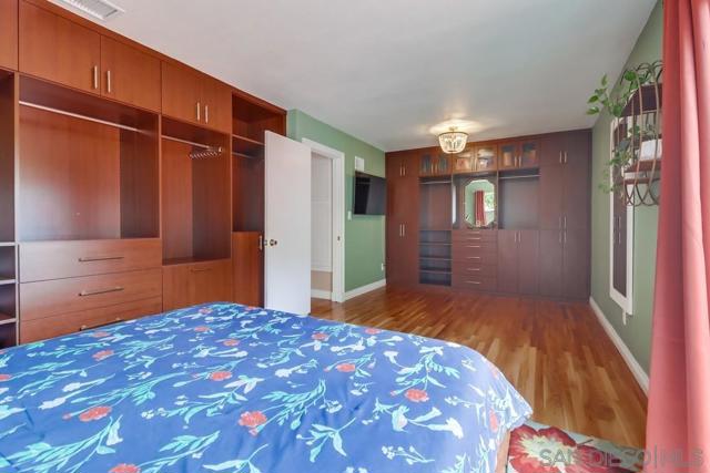 3541 Pomeroy St, San Diego CA: https://media.crmls.org/mediaz/91e84dd6-2951-4dbf-b71e-b8ff5d33cd62.jpg
