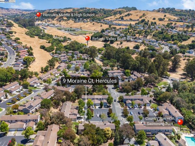 9 Moraine Court, Hercules CA: https://media.crmls.org/mediaz/91e88ee7-98d7-455e-add4-279ede6d7644.jpg