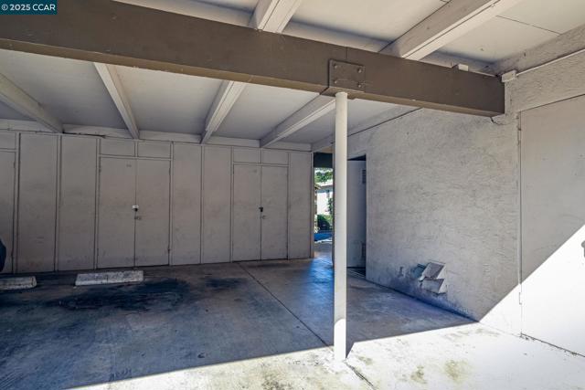 651 Moraga Rd, Moraga CA: https://media.crmls.org/mediaz/91e89f8f-dcc1-469f-bd39-74aa5dad0464.jpg