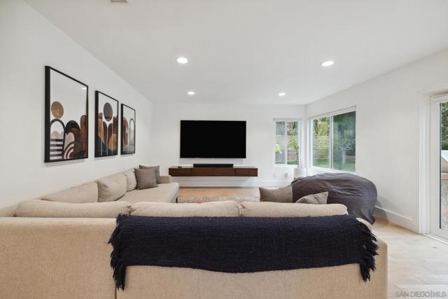 28145 Shady Meadow Ln, Yorba Linda CA: https://media.crmls.org/mediaz/91e8c327-a69d-439b-ba71-cb6dcd5c8158.jpg