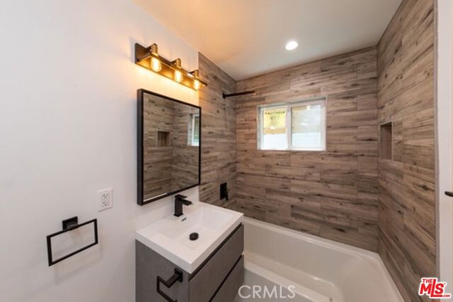 885 Kincaid Avenue, Inglewood CA: https://media.crmls.org/mediaz/91e8e4d6-fc32-4974-aa3b-fb74a2ba6233.jpg
