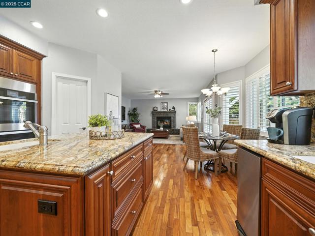 3052 Miwok Way, Clayton CA: https://media.crmls.org/mediaz/91e91872-da59-4f5e-9073-9a0a916886b0.jpg