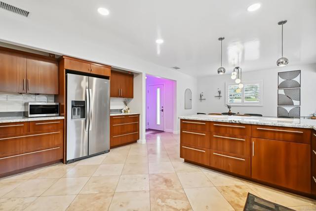 3435 Ann Drive, Carlsbad CA: https://media.crmls.org/mediaz/91e99967-d5a1-474e-ba2c-4210af55718b.jpg