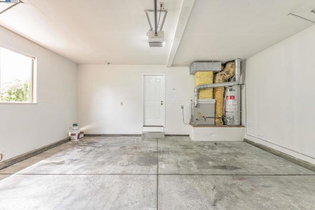 19723 Redwood Rd, Castro Valley CA: https://media.crmls.org/mediaz/91ea0995-dbad-4a7e-ab73-84813b3d01d6.jpg