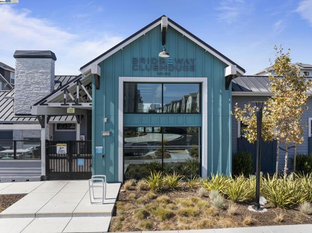 Image 35 of 39 For 9572 Seawind Way