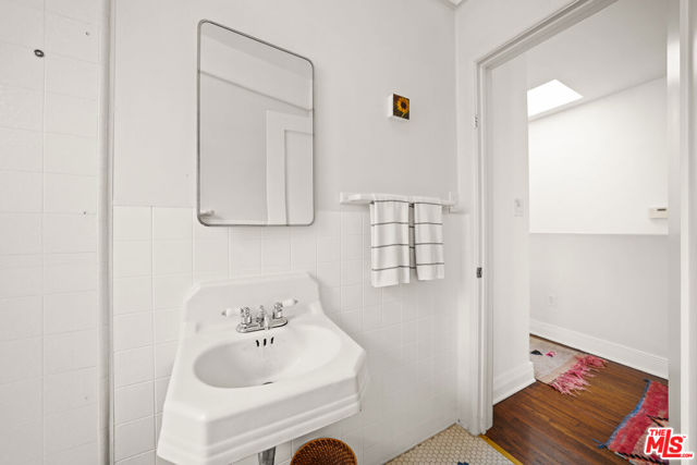 236 5th Avenue, Venice CA: https://media.crmls.org/mediaz/91eaa6fc-5021-4b49-8dba-a5c1d7b18f24.jpg