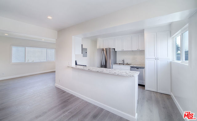 635 WESTMINSTER Avenue, Venice CA: https://media.crmls.org/mediaz/91eb19f5-ac5e-4dc8-acb7-4c36bdda65d5.jpg