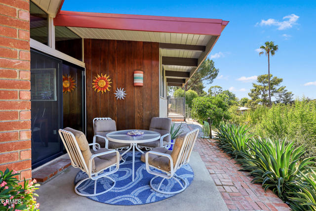 9728 Shadow Island Drive, Shadow Hills CA: https://media.crmls.org/mediaz/91eb26fd-9eef-4672-b180-64dbb361af32.jpg