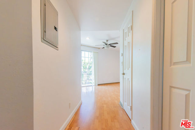 458 N Oakhurst, Beverly Hills CA: https://media.crmls.org/mediaz/91eb5724-4460-429e-8694-6bc2a25fdb38.jpg
