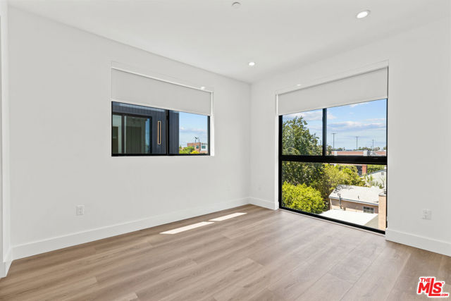 5841 Kester Avenue, Van Nuys CA: https://media.crmls.org/mediaz/91eb9597-ccd5-4841-bdd6-dedef146c460.jpg