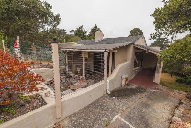 1034 Hellam Street, Monterey CA: https://media.crmls.org/mediaz/91ebc2ce-b8ec-4bf5-bc08-dee3b64e220f.jpg