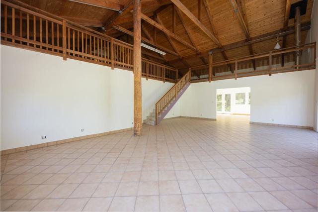 1770 Higgins Canyon Road, Half Moon Bay CA: https://media.crmls.org/mediaz/91ebfdb9-9543-4b2e-bab1-8c715ab8024e.jpg