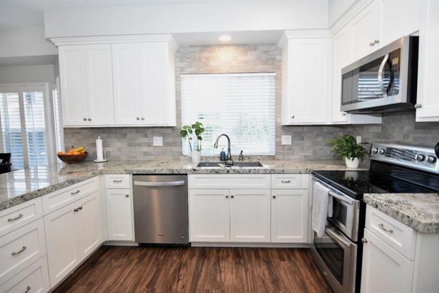 3611 Apple Blossom Lane, Turlock CA: https://media.crmls.org/mediaz/91ec8cc9-e3b6-49b3-8046-1cf73eefea89.jpg