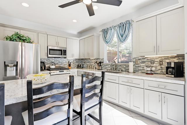 Detail Gallery Image 17 of 41 For 868 Panella Ct, Oceanside,  CA 92057 - 4 Beds | 2 Baths