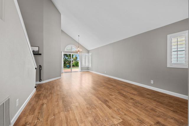 Detail Gallery Image 6 of 48 For 1449 Genoa Dr, Vista,  CA 92081 - 4 Beds | 2/1 Baths
