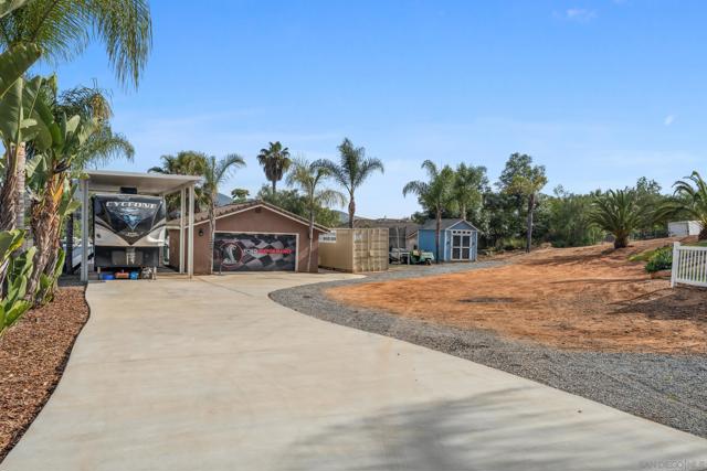 13925 Illerongis Road, Jamul CA: https://media.crmls.org/mediaz/91ed1b79-6dba-434e-a3cc-b81fc8e16067.jpg
