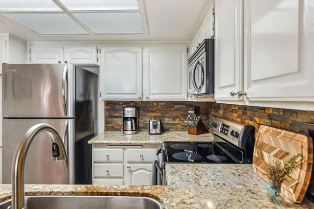 500 E Amado Road, Palm Springs CA: https://media.crmls.org/mediaz/91ed1e0a-0f03-4081-ac5f-fd1d060c26d0.jpg