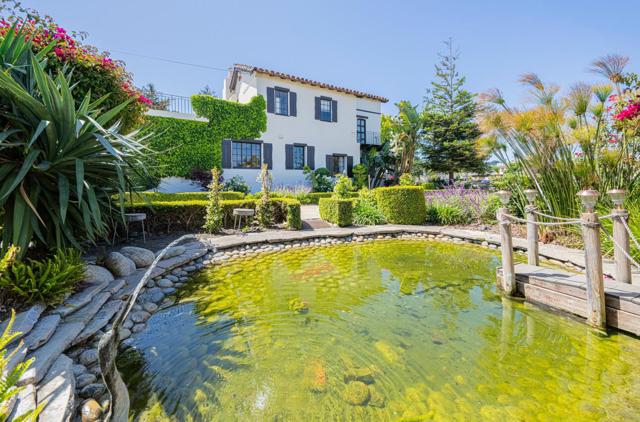 1 Santa Lucia Avenue, Salinas CA: https://media.crmls.org/mediaz/91ed5508-2589-4e14-933c-e27b863263ab.jpg