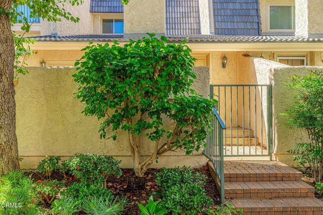 Detail Gallery Image 4 of 48 For 22239 1/4 Erwin St, Woodland Hills,  CA 91367 - 2 Beds | 2 Baths