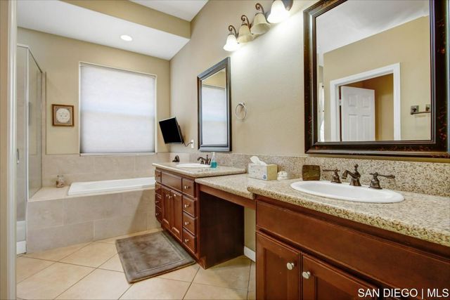 72400 Cactus DR, Palm Desert CA: https://media.crmls.org/mediaz/91ee675c-930f-43f1-a3ab-2c37810ba807.jpg