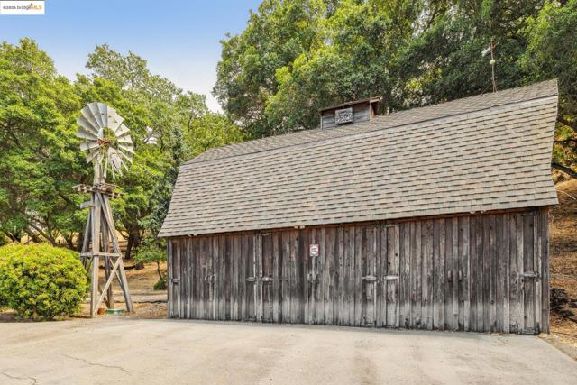 5201 Alhambra Valley Rd, Martinez CA: https://media.crmls.org/mediaz/91ee8161-289c-42e1-81d5-c64100e96bc7.jpg