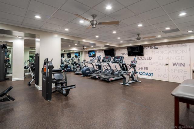 939 Coast Blvd, La Jolla CA: https://media.crmls.org/mediaz/91ee84c1-6a1b-420e-a436-1fa885b626b0.jpg