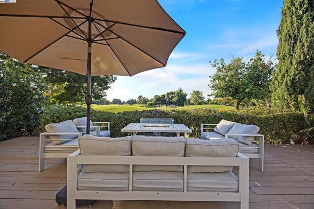 2380 Wayfarer Dr, Discovery Bay CA: https://media.crmls.org/mediaz/91ee8e03-2a2b-46d9-b75f-872b96547e32.jpg