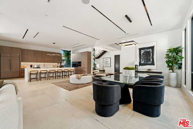 818 N Curson Avenue, Los Angeles CA: https://media.crmls.org/mediaz/91eec9dd-e019-4e86-9b10-72115ed85379.jpg