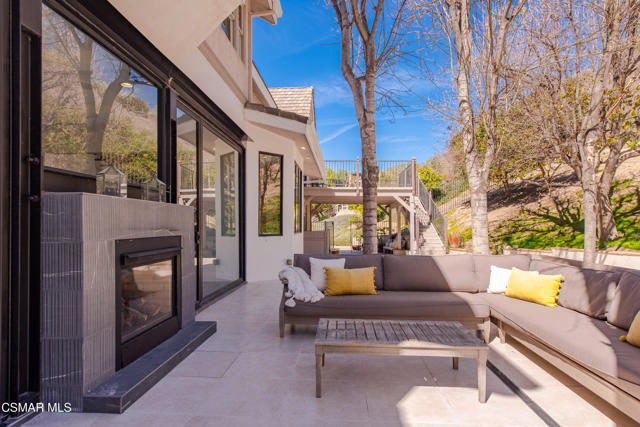 6144 1/4 Chesebro Road, Agoura Hills CA: https://media.crmls.org/mediaz/91ef1ef0-fc7c-4588-a133-16d7a15e7302.jpg