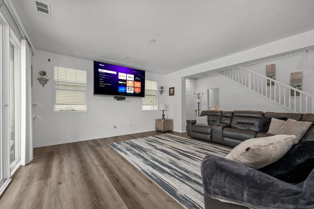 Image 5 of 32 For 38512 Rosegate Pl
