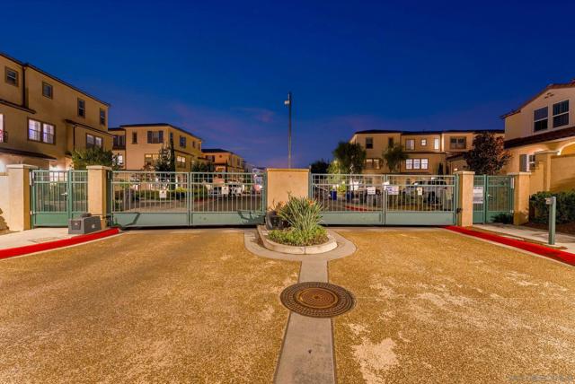 4382 Pacifica Way, Oceanside CA: https://media.crmls.org/mediaz/91ef783d-1780-43c9-a572-d85093a6fcf8.jpg