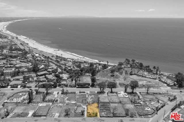16942 Livorno Drive, Pacific Palisades CA: https://media.crmls.org/mediaz/91f0250e-98bd-4151-98ac-245928f44d70.jpg