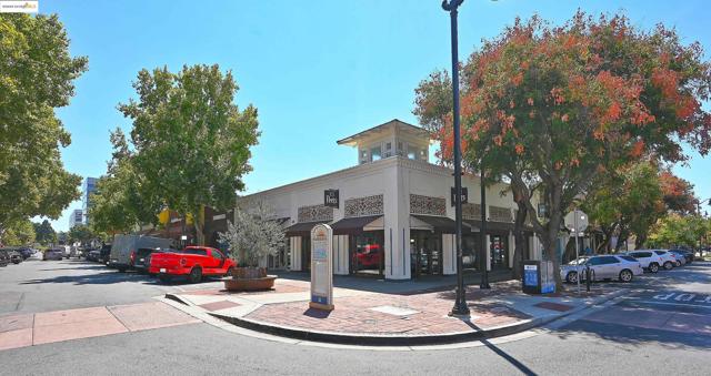 2343 Almond Ave, Concord CA: https://media.crmls.org/mediaz/91f04789-f652-4a10-823a-a68b16cd0f98.jpg