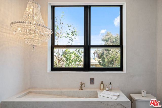 15 Reef Street, Marina del Rey CA: https://media.crmls.org/mediaz/91f05ccf-259b-4011-a519-e738051eaa36.jpg