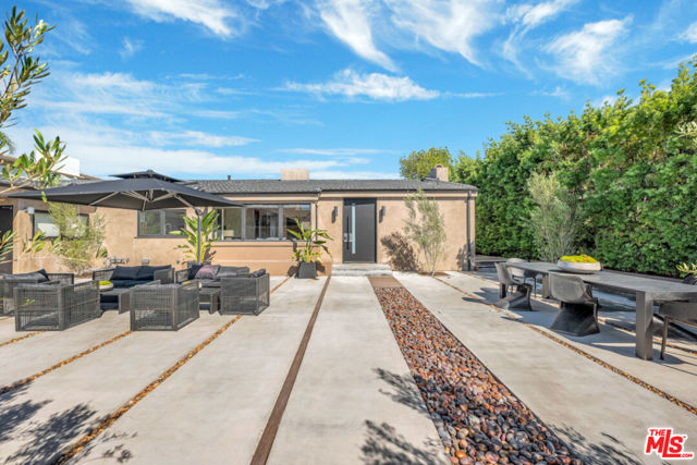 2960 LAKERIDGE Drive, Los Angeles CA: https://media.crmls.org/mediaz/91f077b0-9f0c-4785-8fa6-eb9375305009.jpg