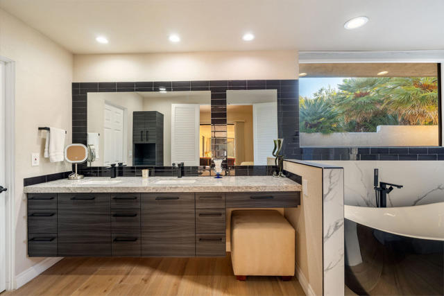 72815 Somera Road, Palm Desert CA: https://media.crmls.org/mediaz/91f0a88f-8ec9-49e4-9f15-613e35534941.jpg