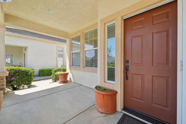 491 Central Park Pl, Brentwood CA: https://media.crmls.org/mediaz/91f0ecbf-da8b-409f-b23b-aa9cef5269f9.jpg