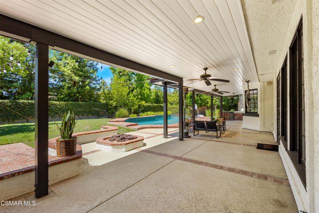 29340 Castlehill Drive, Agoura Hills CA: https://media.crmls.org/mediaz/91f10027-889e-4f5a-a50b-e001296e0c35.jpg