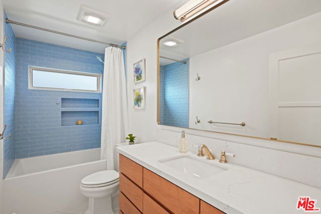 1618 S Durango Avenue, Los Angeles CA: https://media.crmls.org/mediaz/91f1a564-31bc-4ee4-b49a-f4b5136e63bd.jpg