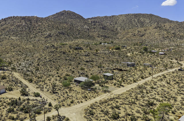 8744 Star Lane, Joshua Tree CA: https://media.crmls.org/mediaz/91f21c5d-5821-4fb6-9ac4-de0a6a68c3bf.jpg